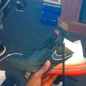 Nike LeBron 18 Low "Heart Of Lion" Black/White/Red Men's Size 9.5 Used.